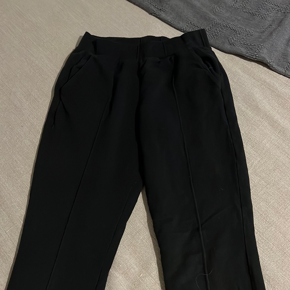 Ultra soft Alo yoga joggers with zipper bottom